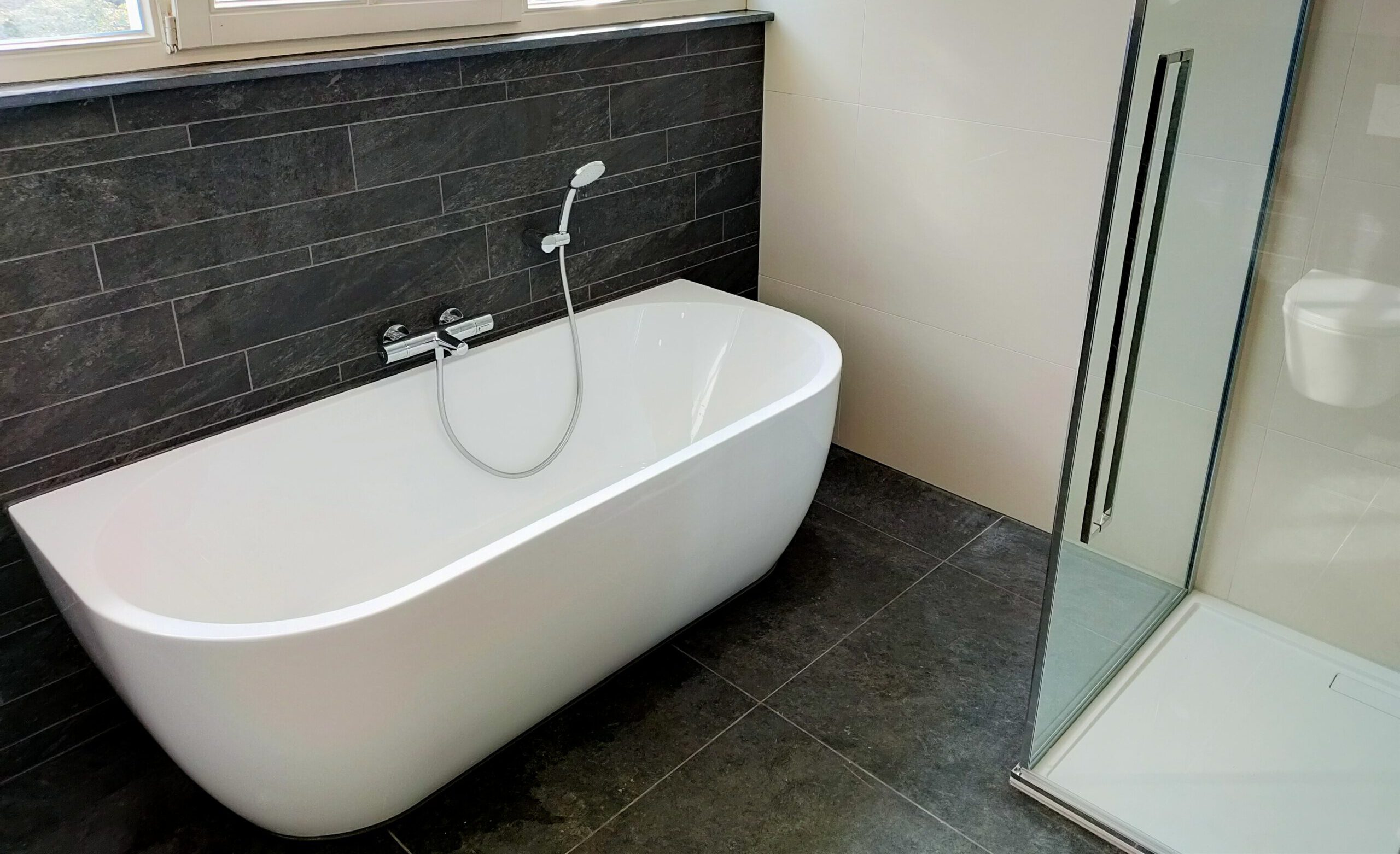 verbouwing van badkamers douche met tegelwerk